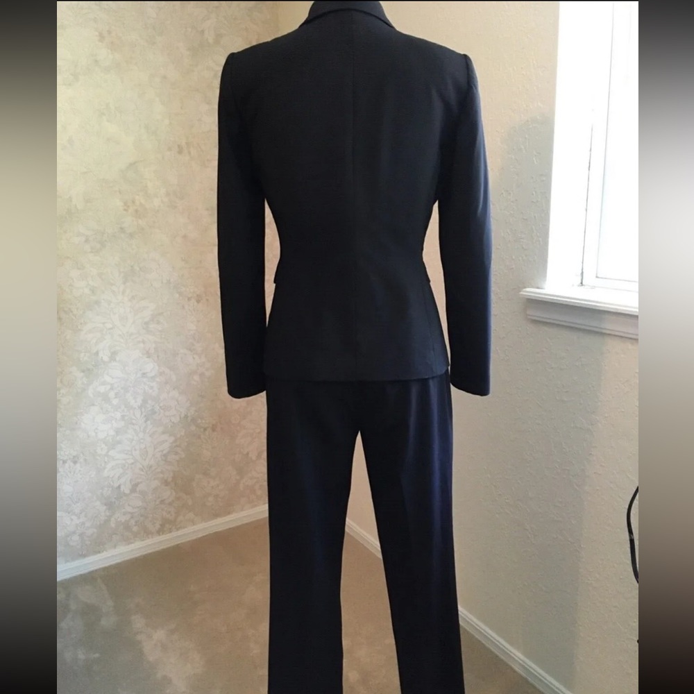 Tahari Levine pants suit. Petite size 8, Danielle style pants and blazer - Picture 3 of 12